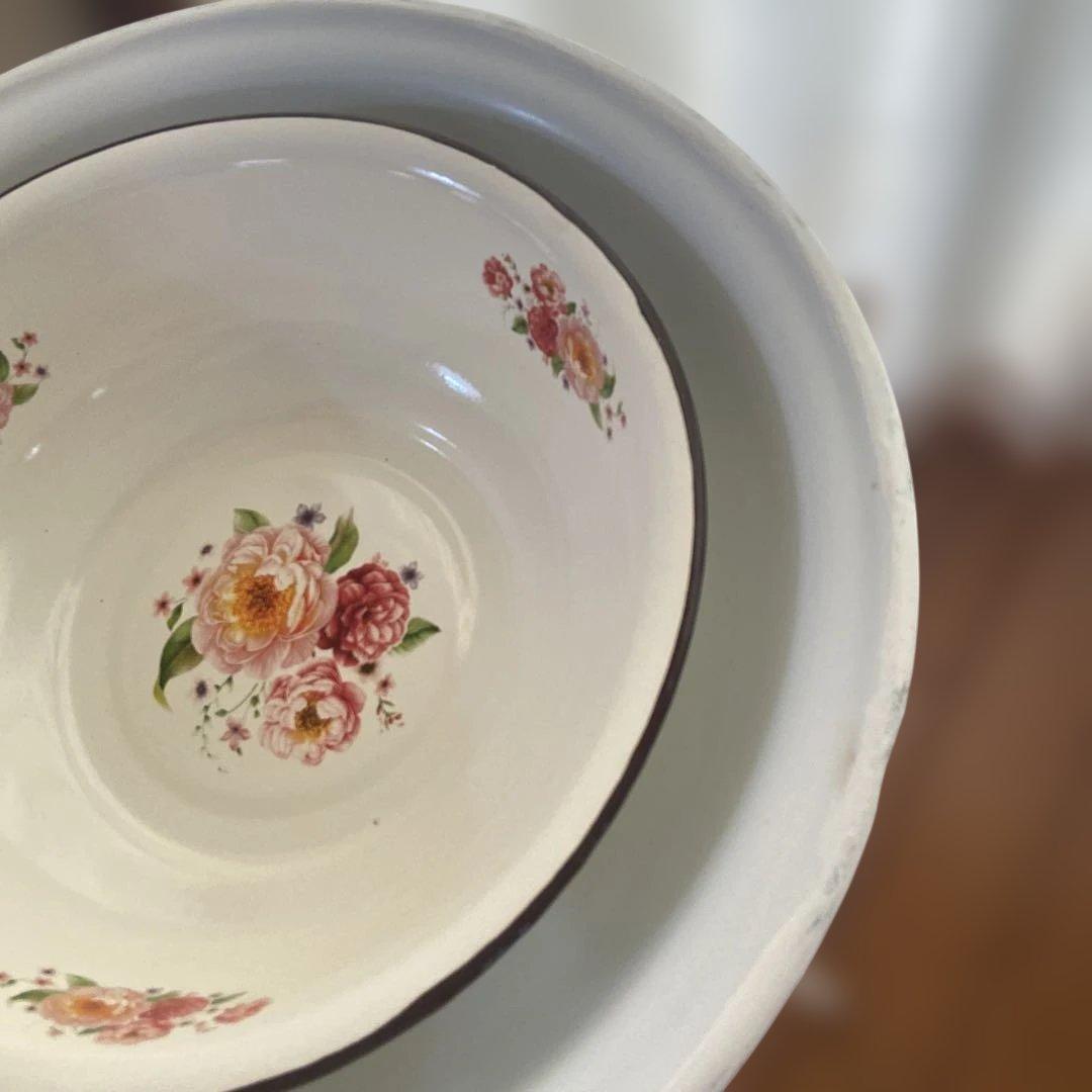 ビンテージホーロースタンド付きホーローボール2点 白 金 宜しく 良い