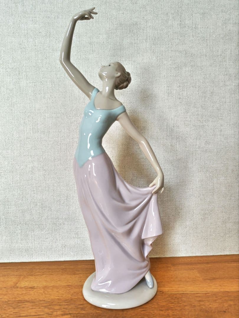 リヤドロ ナオ 踊り終えて