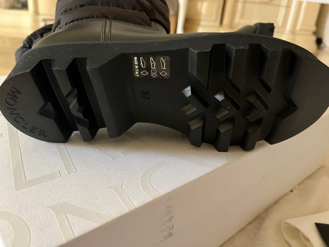 新品 MONCLER 黒 ダウンブーツ 37 新品 レインブーツ 完売 - メルカリ