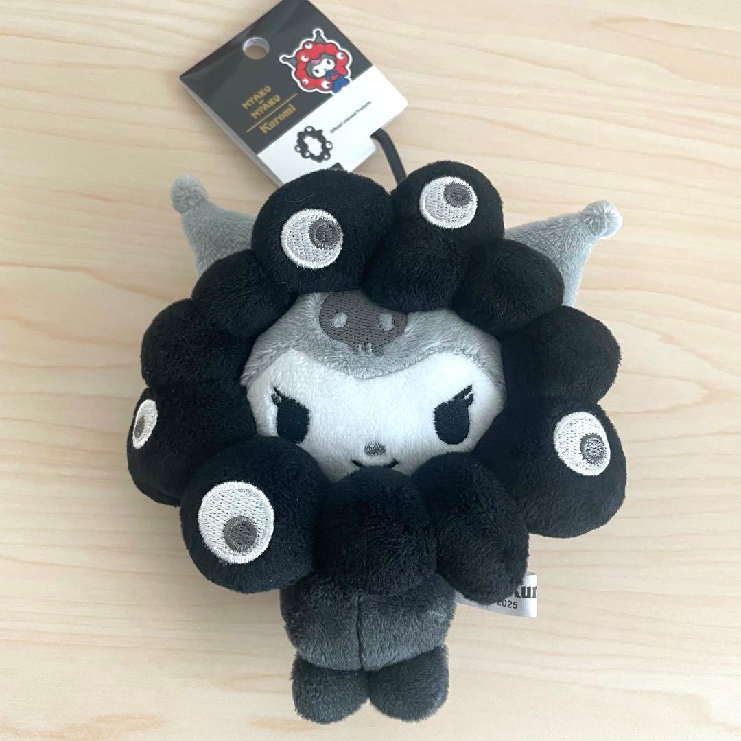 サンリオ クロミ 黒ミャクミャクなりきりぬいぐるみ カラビナBC - メルカリ