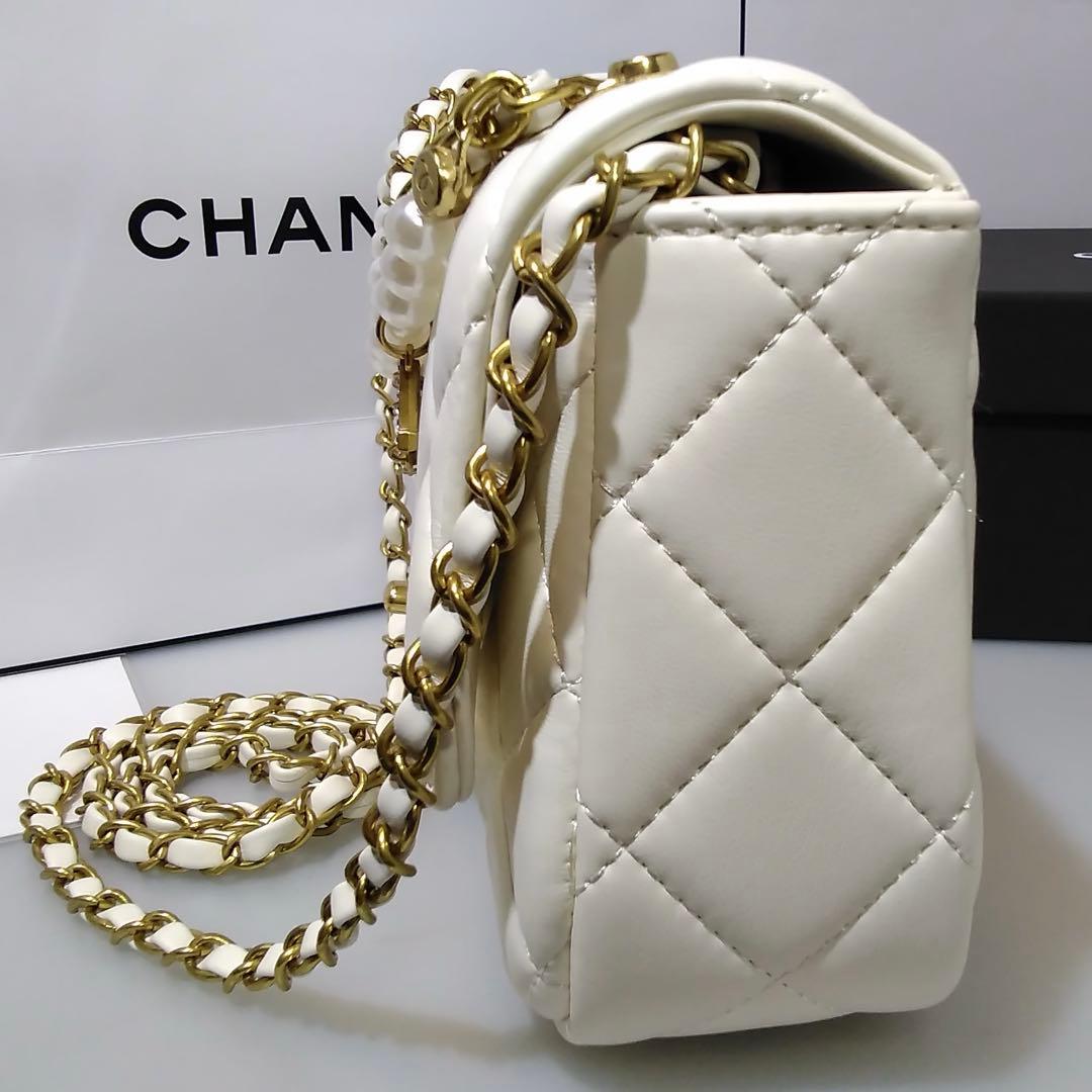 CHANEL 〈シャネル〉ノベルティ パールビジュー付 ホワイトショルダー
