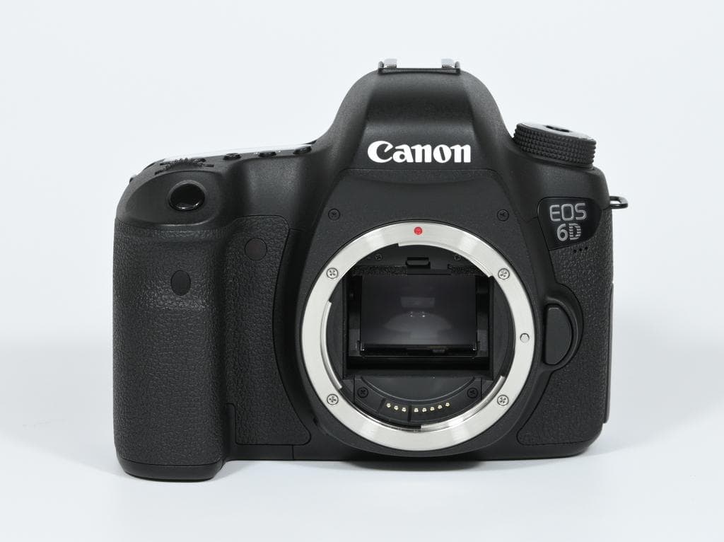 【超美品】 キヤノン　Canon EOS 6D ボディ 《ショット数4758》