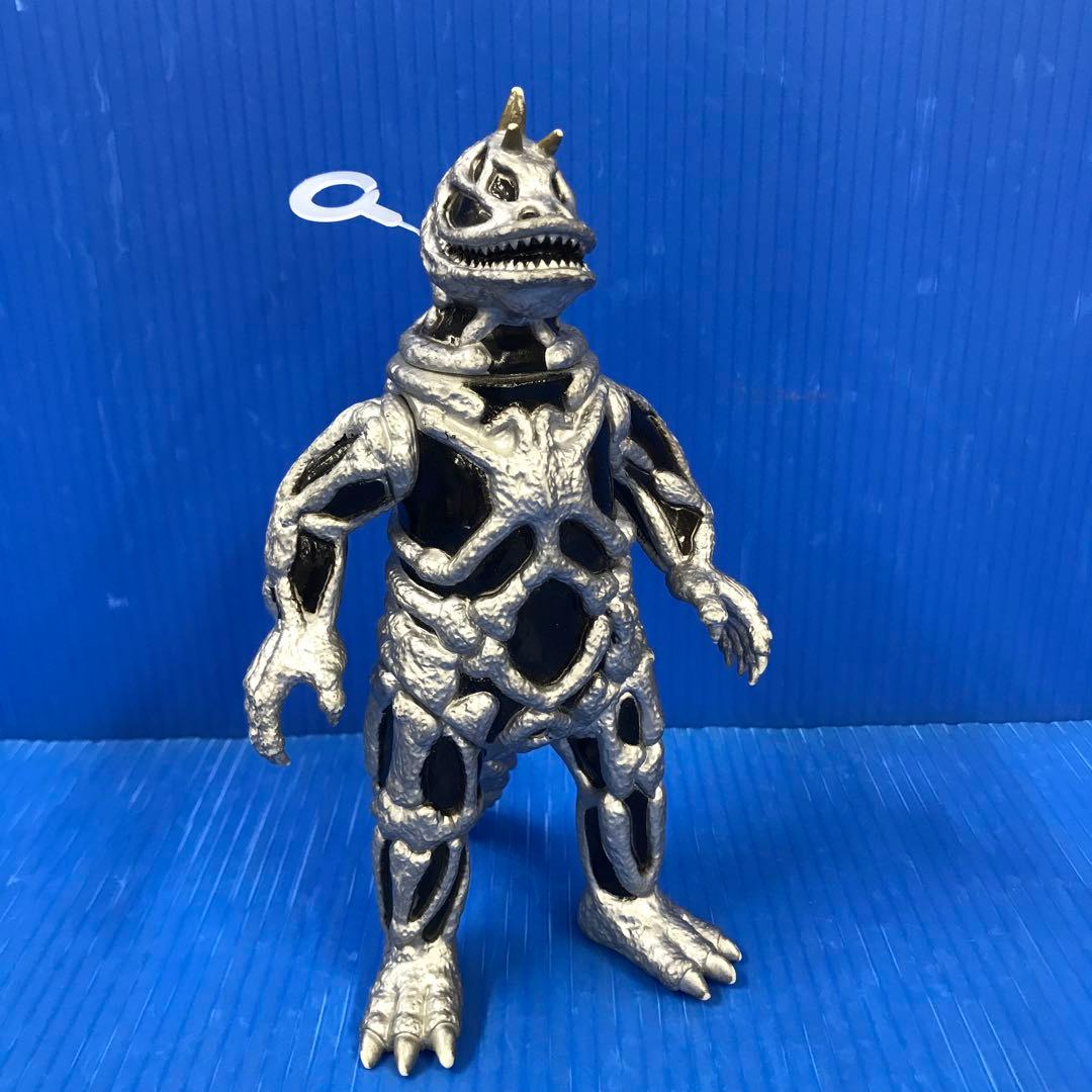 亡霊怪獣 シーボーズ(成形色：シルバー) 「ウルトラマン」 - メルカリ