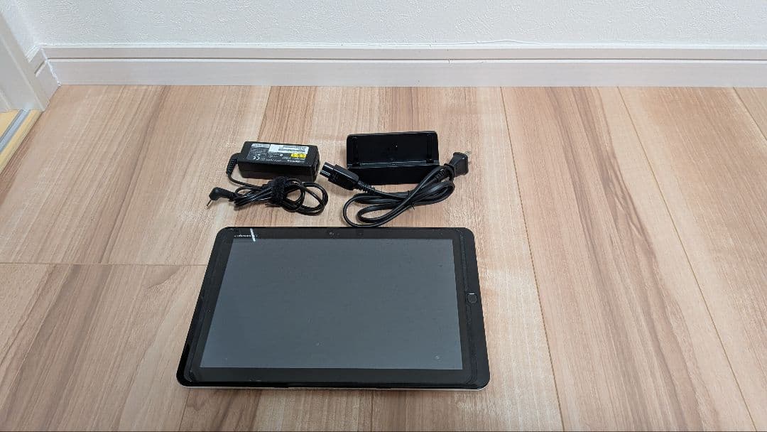 Arrows Tab F‐05E　シルバー 充電器付き ドコモタブレット ARROWS Tab F-05E」新発売 : 富士通