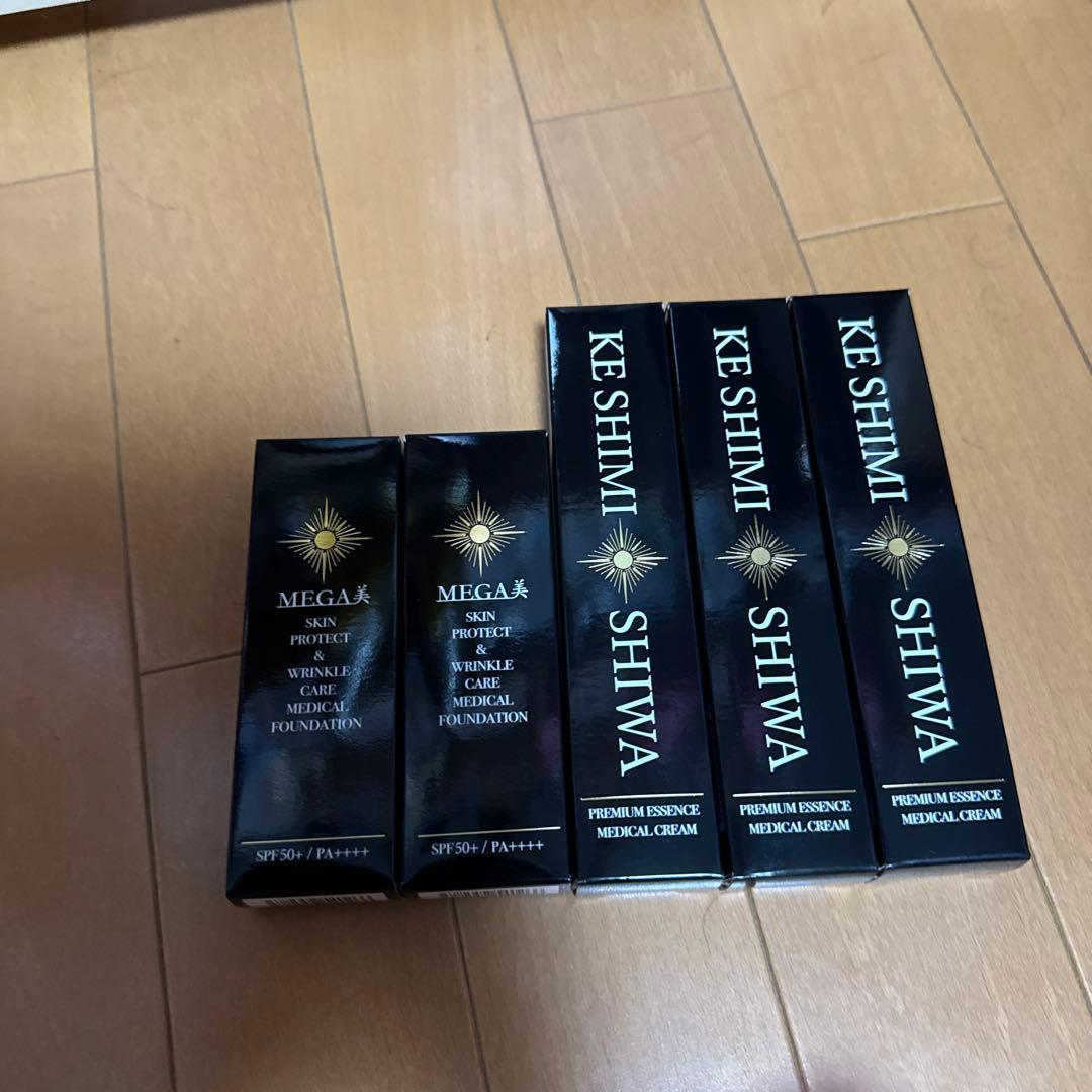 薬用クリーム3本、美白リキッドファンデ2本 薬用クリーム3本、美白リキッドファンデ2本 薬用クリーム3本、美白