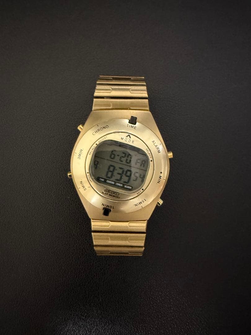 ジウジアーロ デザイン SEIKO スピードマスター ゴールド世界限定3000