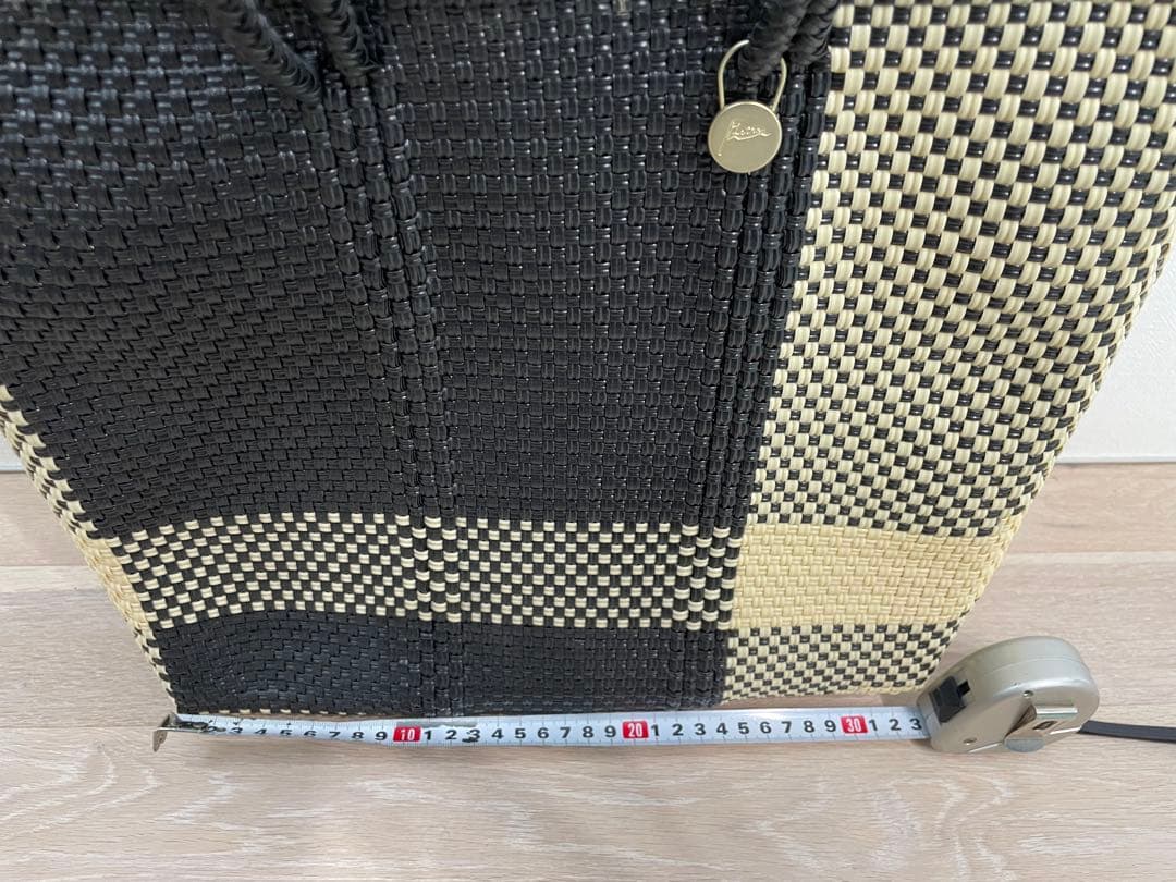 M*9様 レトラ クロスライン メルカドバッグ Cream / Black Mサ - メルカリ