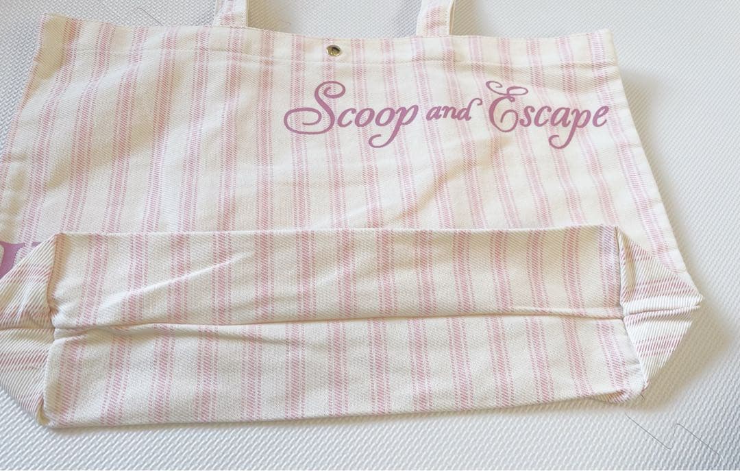 ◉新品herlipto Scoop and Escape Large Tote - メルカリ