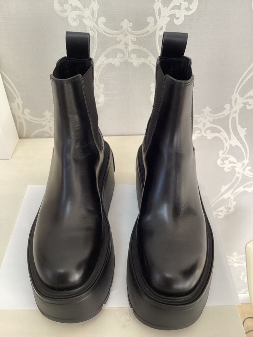 美品VALENTINO✨ユニークフォーム カーフスキン アンクルブーツ 85MM
