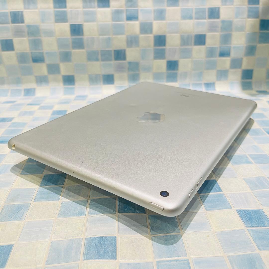 Wi-Fi iPad 第6世代 本体 32GB シルバー 電池良好 - メルカリ