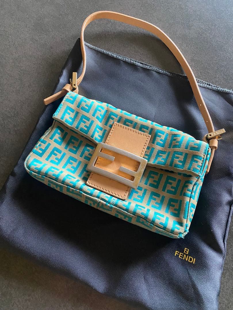 Fendi FFロゴプリント ハンドバッグ　マンマバケット FENDI（フェンディ） 美品 マンマバケット ハンドバッグ ミンク