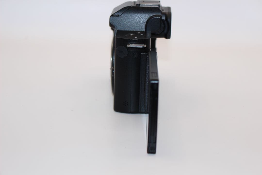 ☆ショット数739回未使用級☆LUMIX DC-G100 ボディ グリップ付き