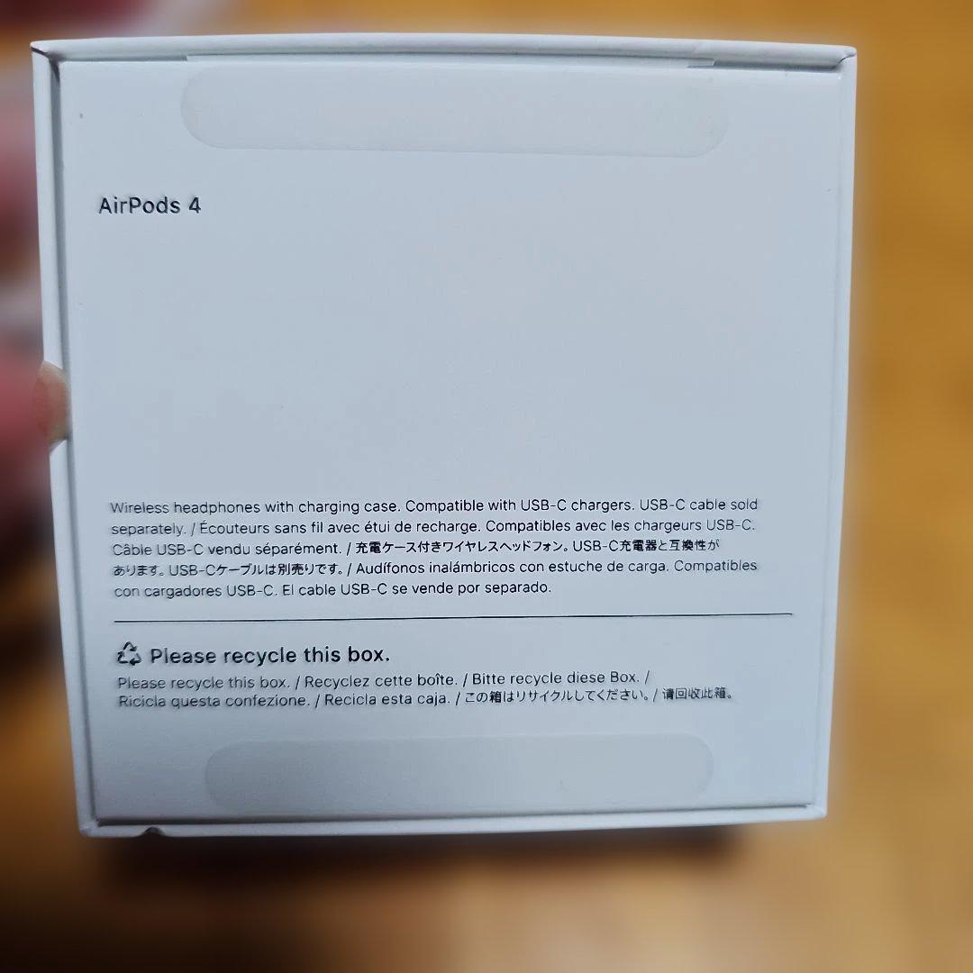 AirPods4 本体 ホワイト 充電ケース付き ⚠️名前刻印されてます