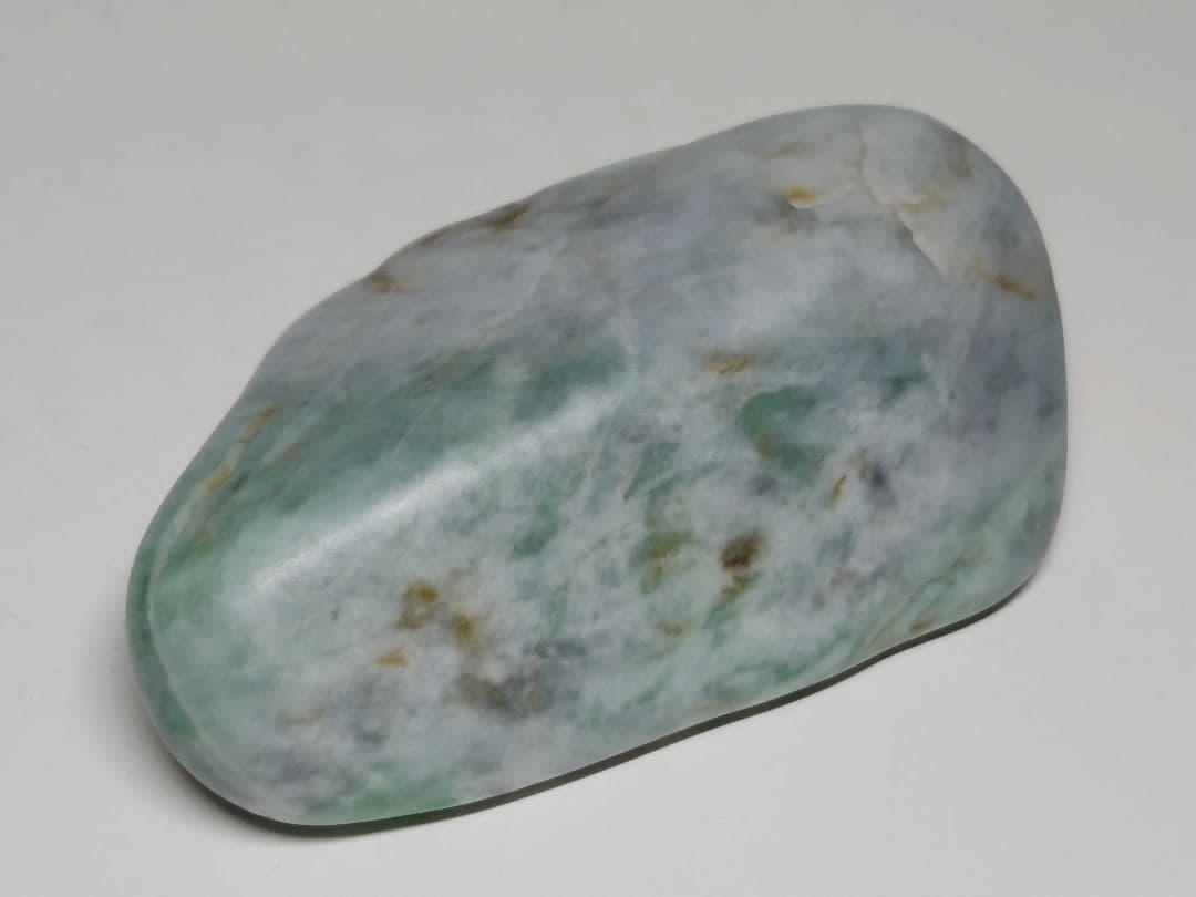 淡灰緑 212g 翡翠 ヒスイ 原石 鑑賞石 自然石 誕生石 鉱物 鉱石 水石