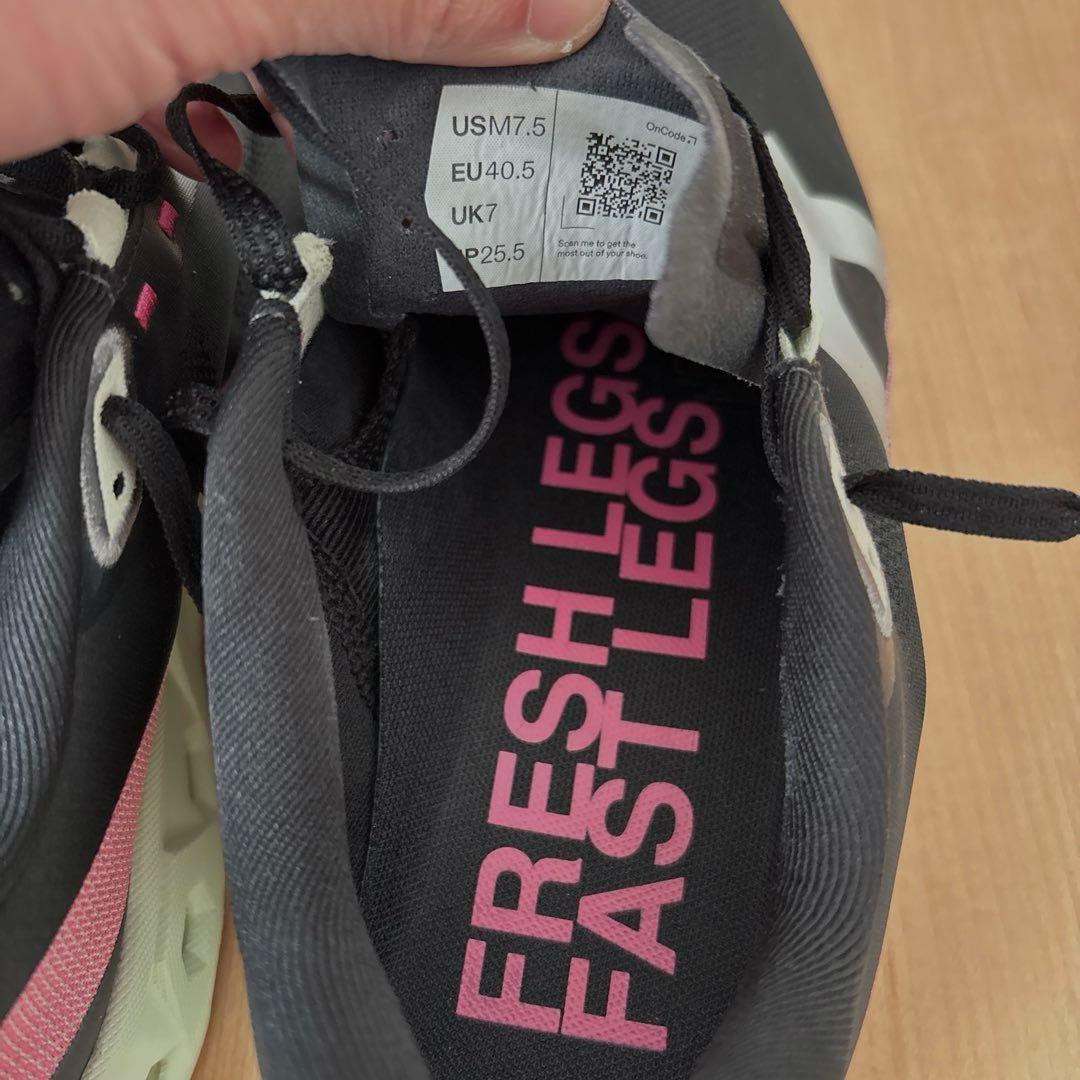 【匿名配送】オン クラウドモンスター ハイパー 25.5cm