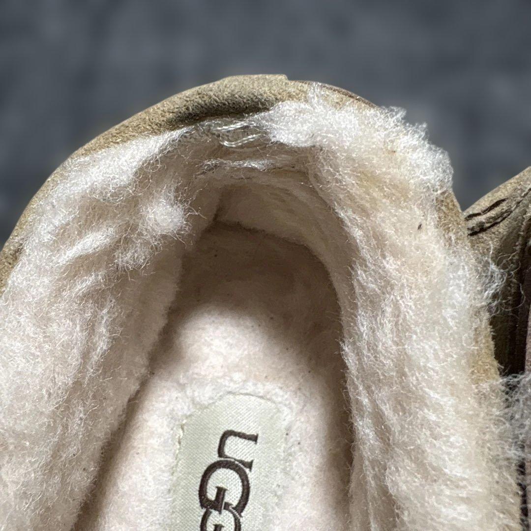 UGG ベージュ スエード モカシン - メルカリ