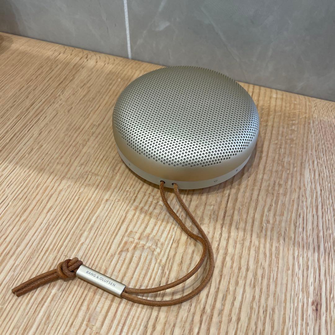 バング&オルフセン　Beosound A1 2nd Gold Tone Amazon.co.jp: バング・アンド・オルフセン (Bang & Olufsen
