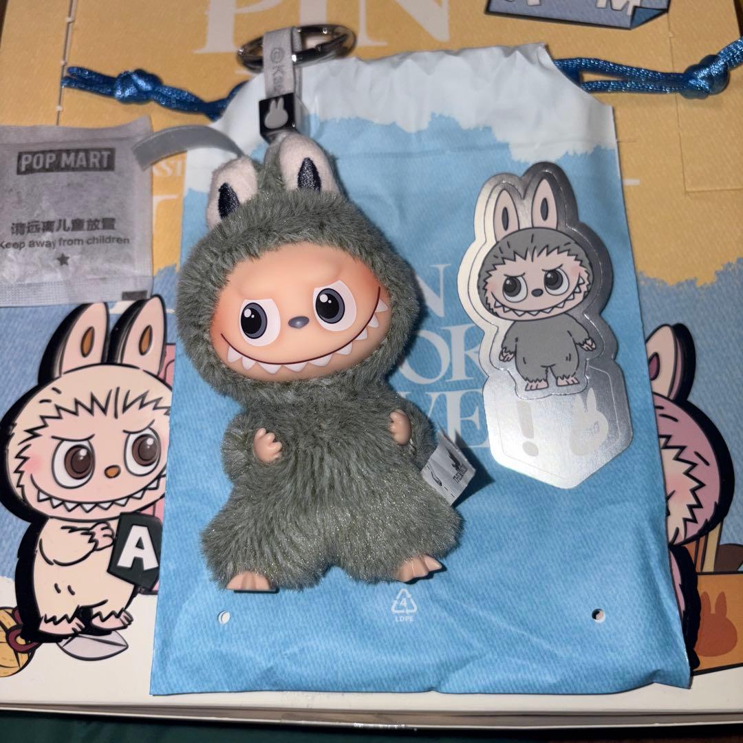 正規品』シークレット！ラブブPinfor Love アルファベットペンダント