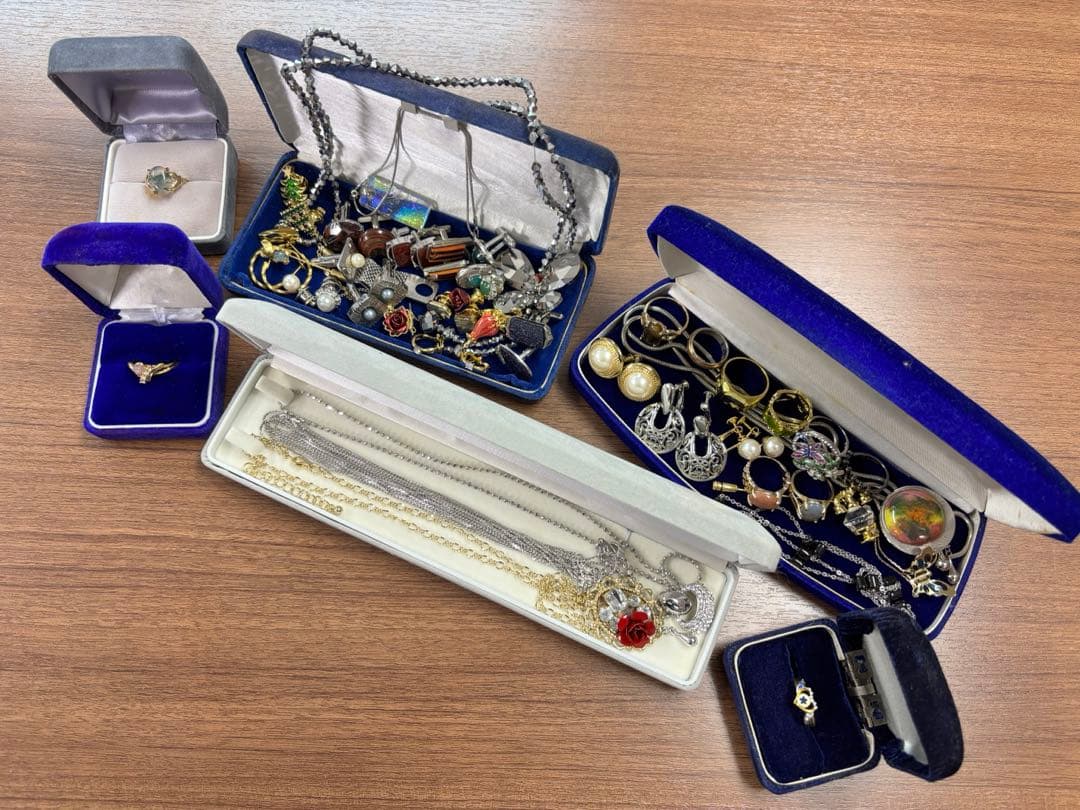 遺品整理 アクセサリー まとめ - メルカリ