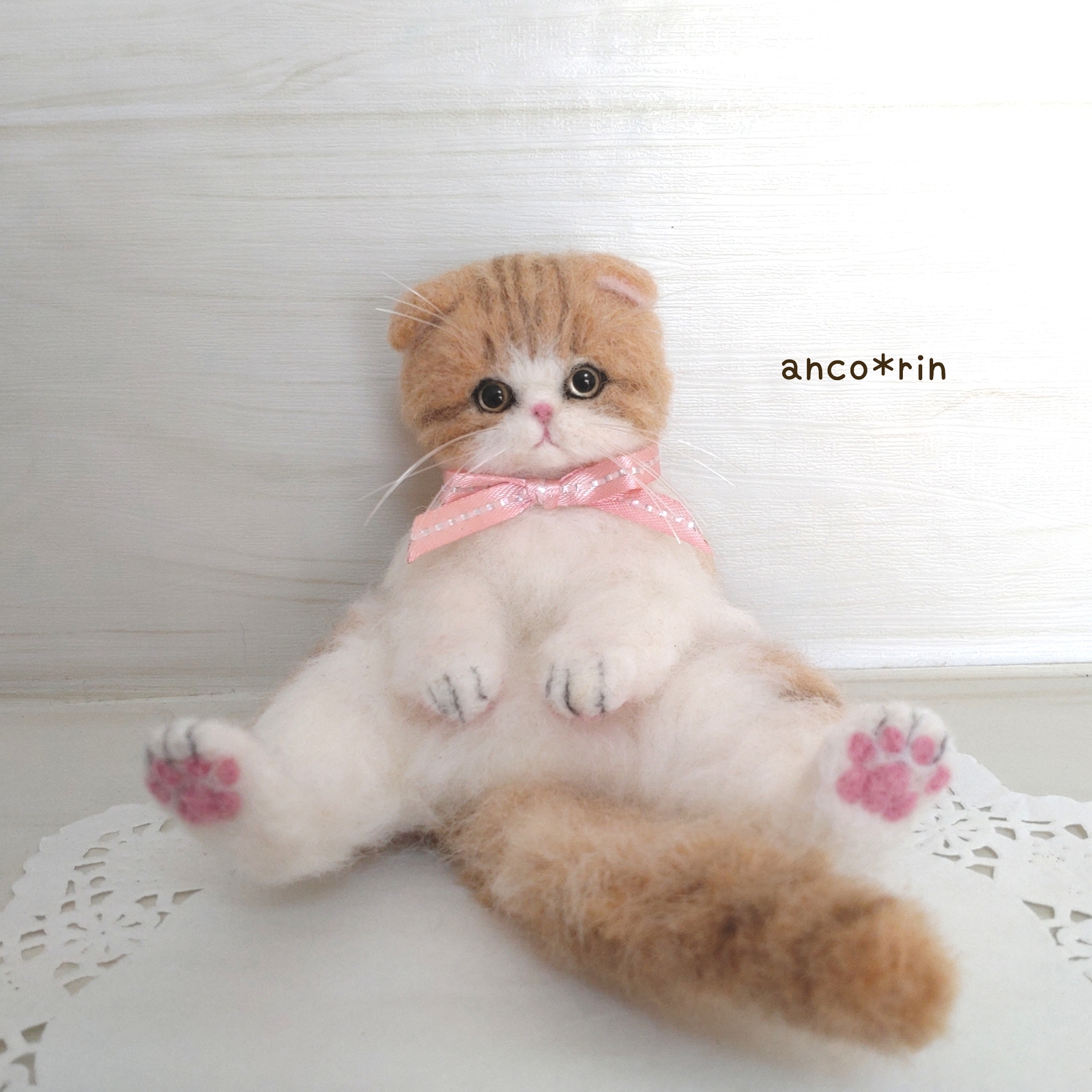 羊毛フェルト 猫 お座りチンチラシルバー ふわふわ子猫ちゃん - ANCO