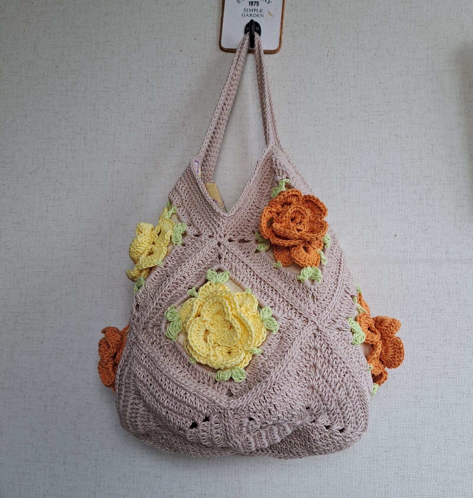 オパール毛糸で編んだグラニースクエアモチーフのブランケット