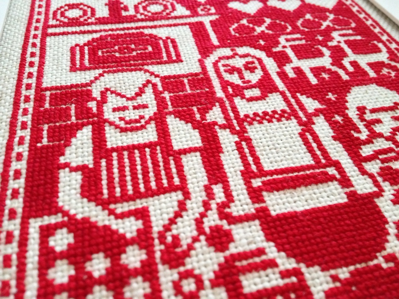 1974年スウェーデンのクリスマスカレンダー in クロスステッチ - えん