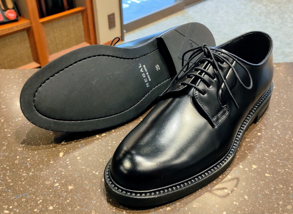 比較されやすい黒のプレーントウ | 靴のリーガルコーポレーション公式