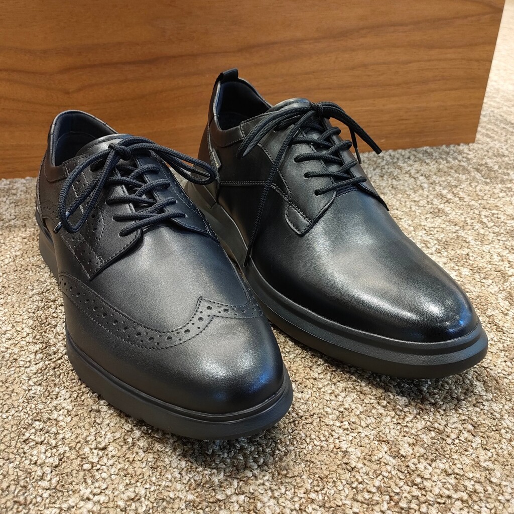 比較】圧倒的に楽。スーツに合わせるドレススニーカー | 靴のリーガル