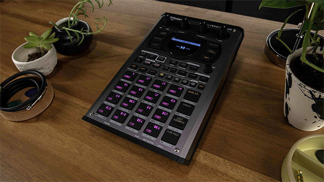 Roland - SP-404MKII | Creative Sampler and Effector