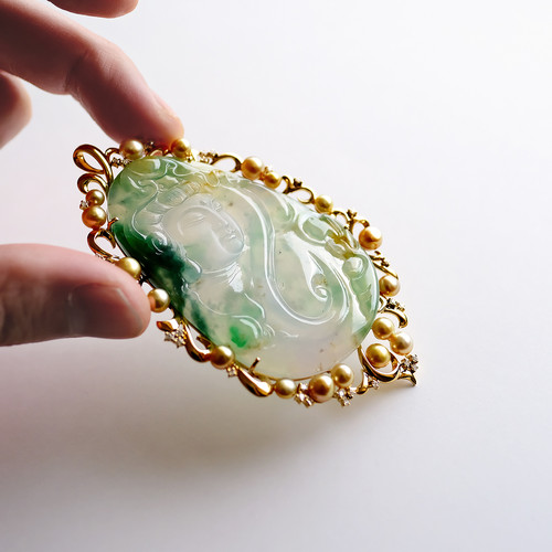 翡翠彫刻ペンダントトップ 【RINNE】94668/C-1258 | 翡翠専門店 ジョイ