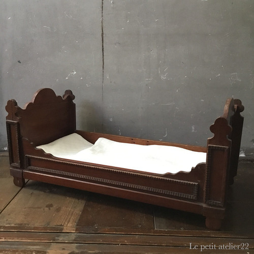ドール 人形) フランス アンティーク 木製ベッド 47 cm | Le petit
