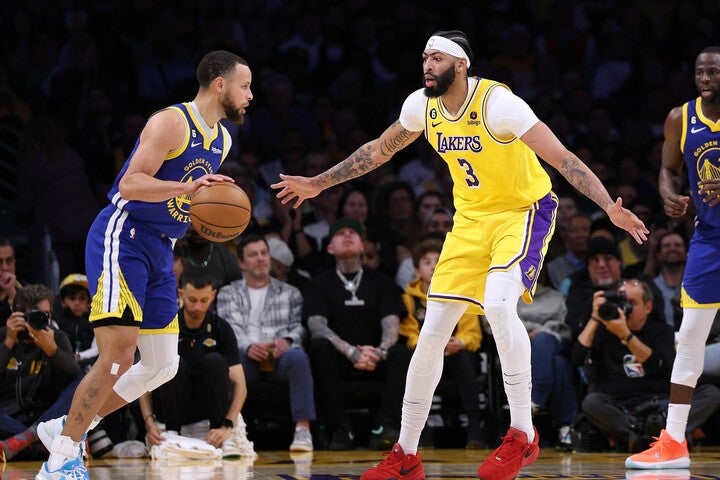 リーグ最高のディフェンシブプレーヤー」勝負所でカリーを封じた