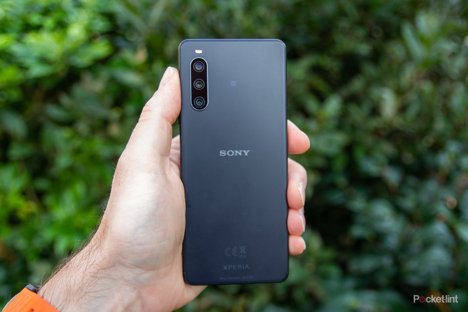 162542-phones-review-xperia-10