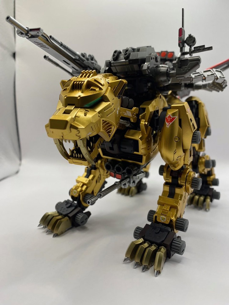 セイバータイガーゴールド試作機/SABER TIGER GOLD PROTOTYPE