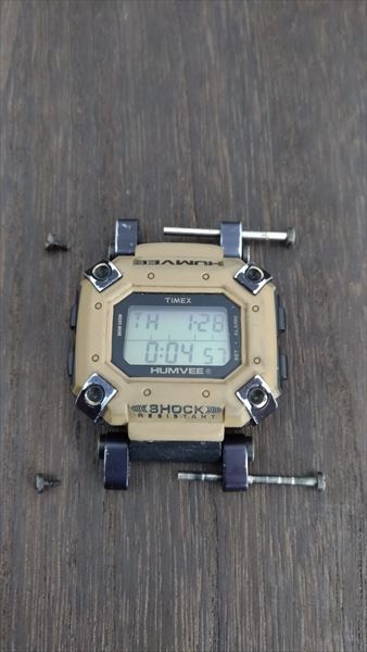 タイメックス ハンビー (TIMEX HUMVEE) ワイルドボディーでタフな