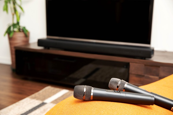 スマホで操作できる家庭用カラオケサウンドバー発売！高性能AndroidTV