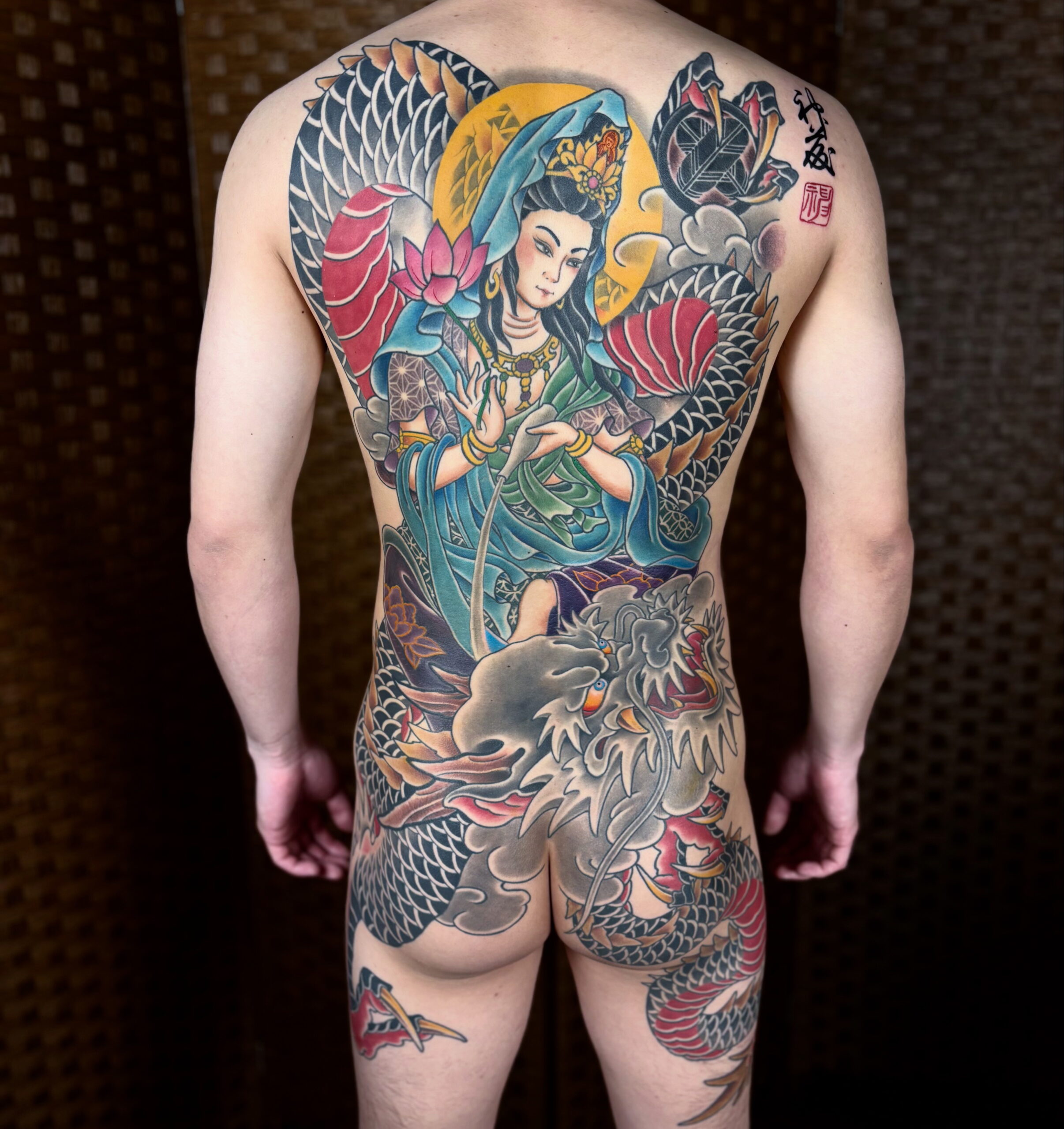 ファーストタトゥー/騎龍観音和彫り | STROKER TATTOO