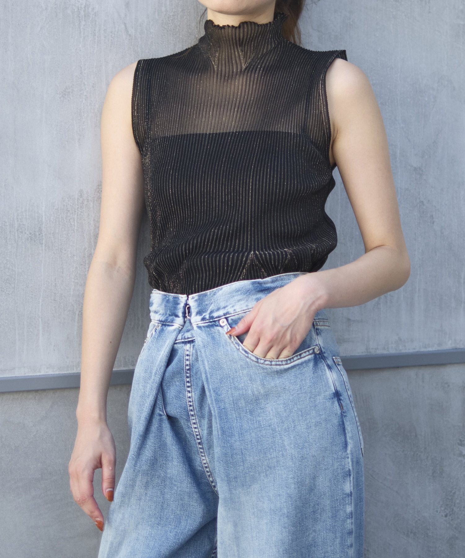 HYPHA LUCENT GLITTER SLEEVELESS TOP(FREE GOLD): CFCL: WOMENS