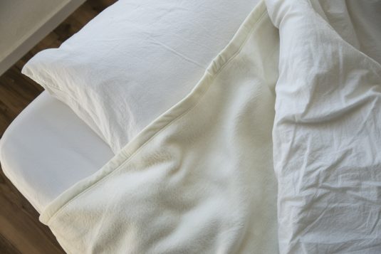 三井毛織/シルクの国産ブランケット シングル 2枚組 -睡眠の質が確実に