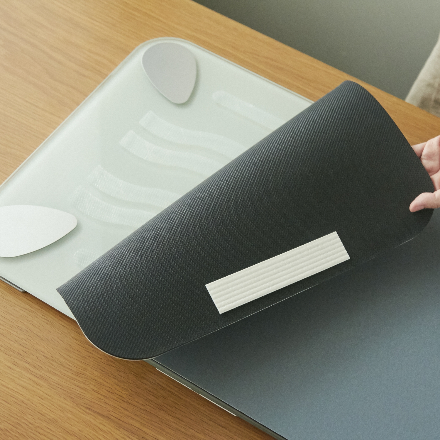 スマートバスマット -簡単に健康管理できる！乗るだけで体重が計れる