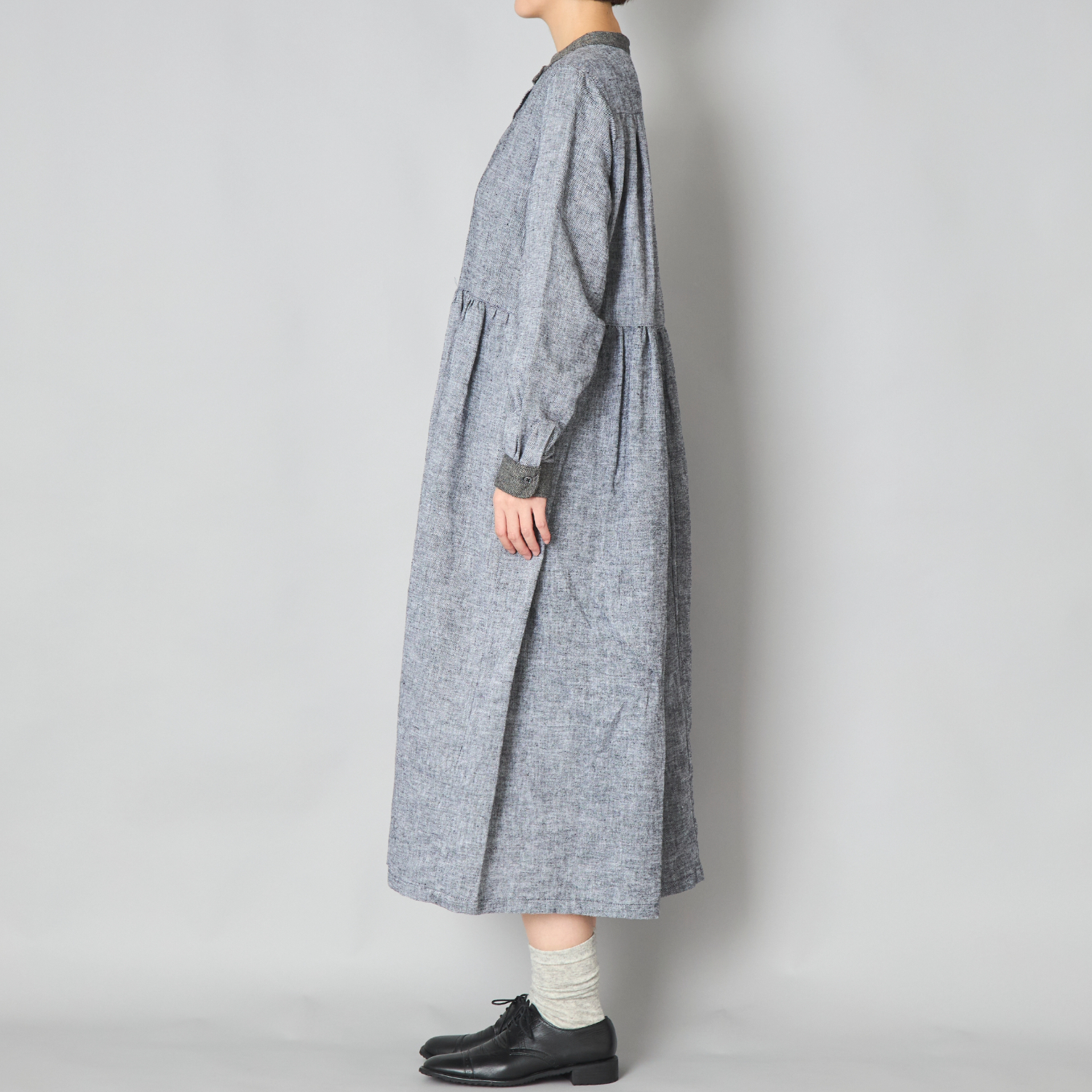 ubasoku/バイカラー バンドカラー長袖ワンピース ブラックシャンブレー